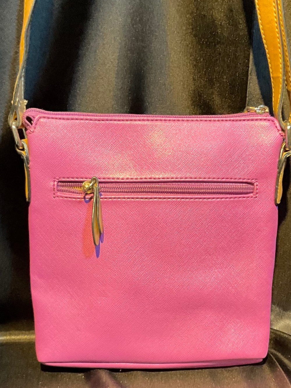 Gianni Bini pink crossbody mail bag.   5-A1c - Picture 11 of 14